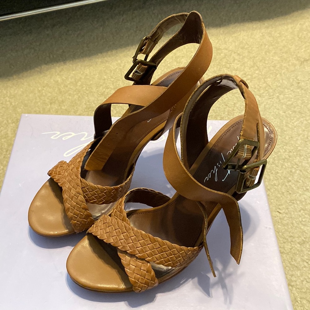 Marc Fisher Womens Size 8 brown heels